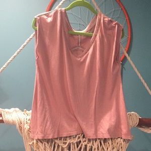 American Eagle rose colored t with fun details